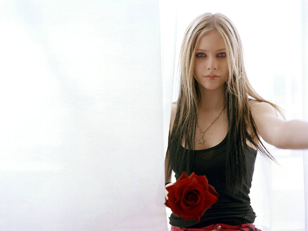 Avril Lavigne leaked wallpapers