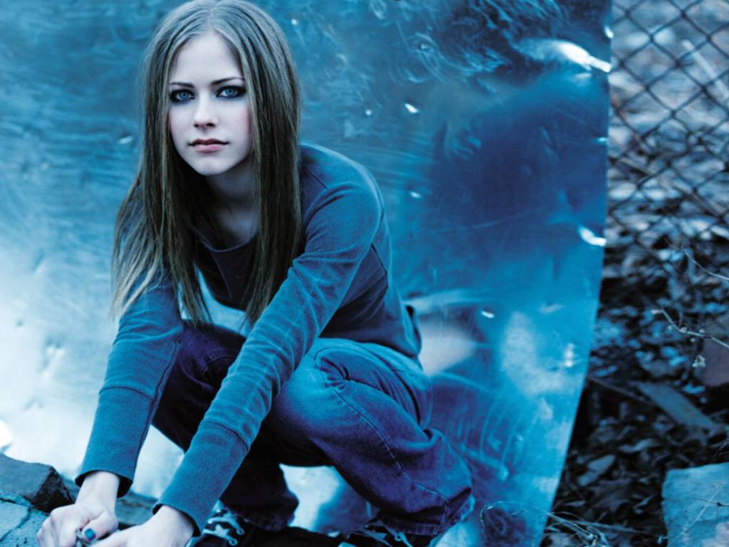 Avril Lavigne leaked wallpapers