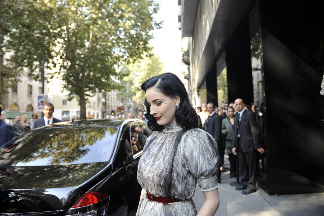 Dita von Teese leaked wallpapers